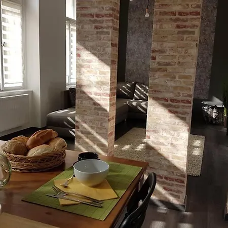 Cozy Design Downtown Apartment *